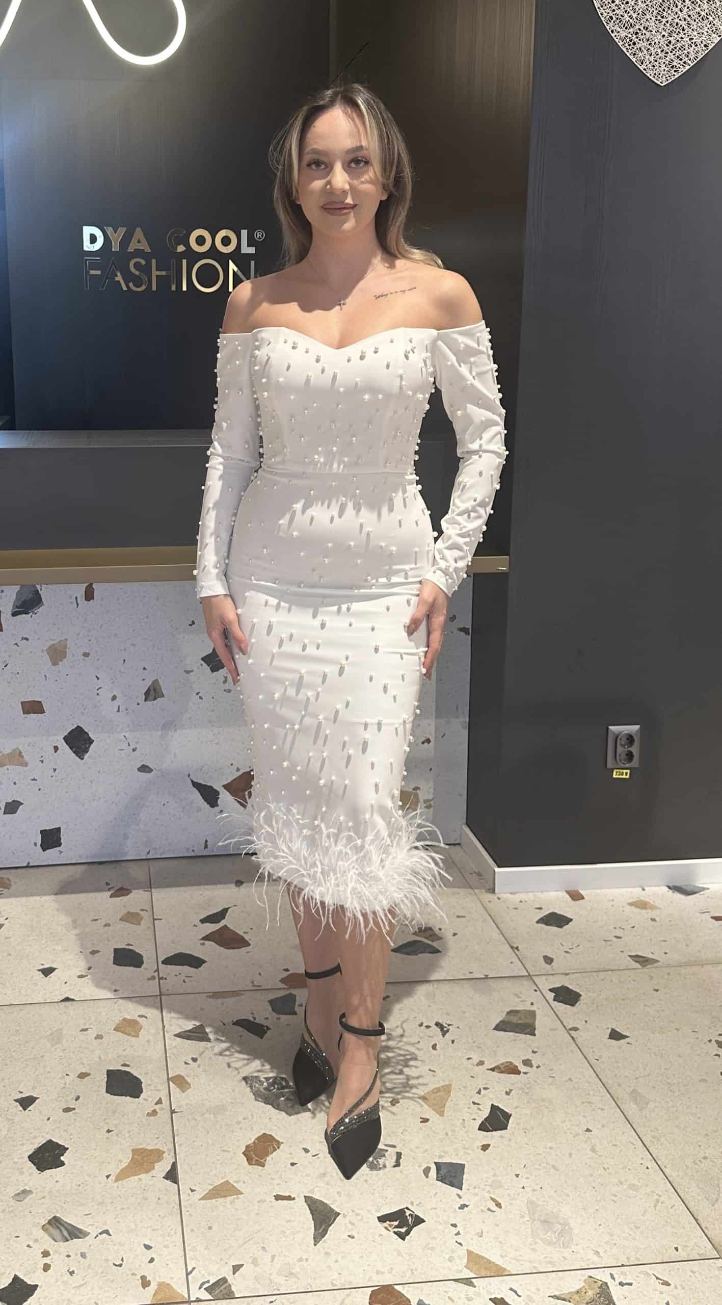 Roochie Midi Alba cu Pene si Perle DYA391