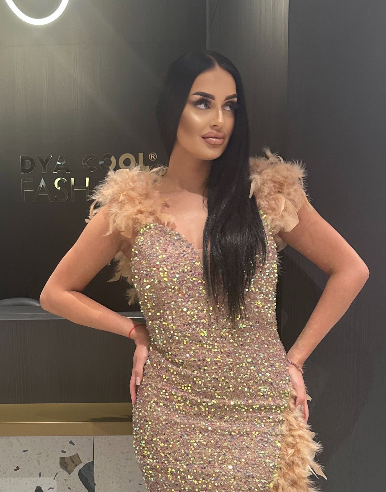Rochie Lunga Paiete si Pene Crem-Auriu DYA421