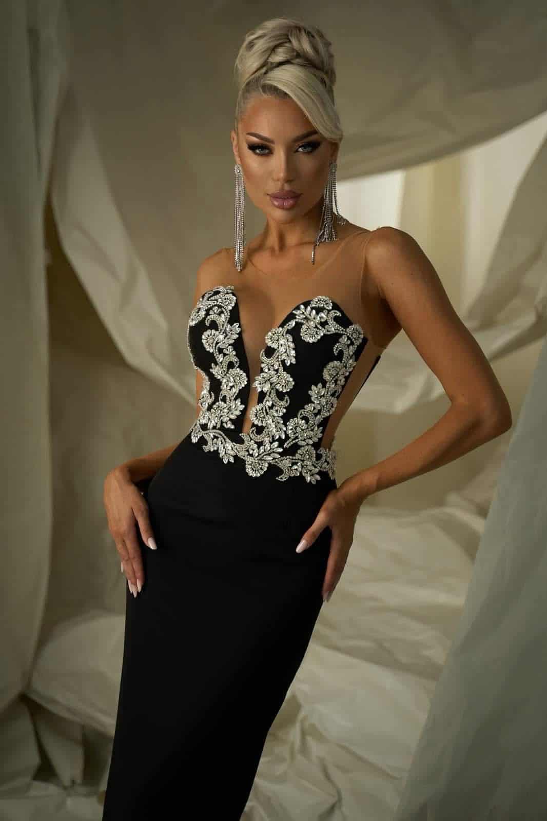 Rochie Midi Neagră pe Corp DYA440
