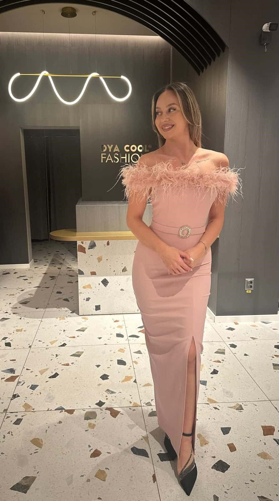 Rochie Lunga Roz Cu Pene DYA647 - imagine 3
