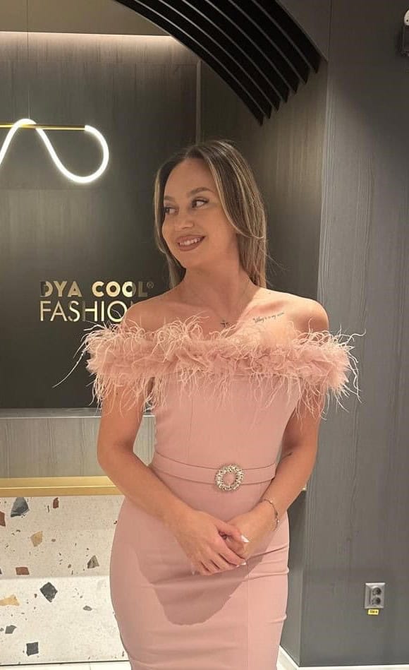 Rochie Lunga Roz Cu Pene DYA647