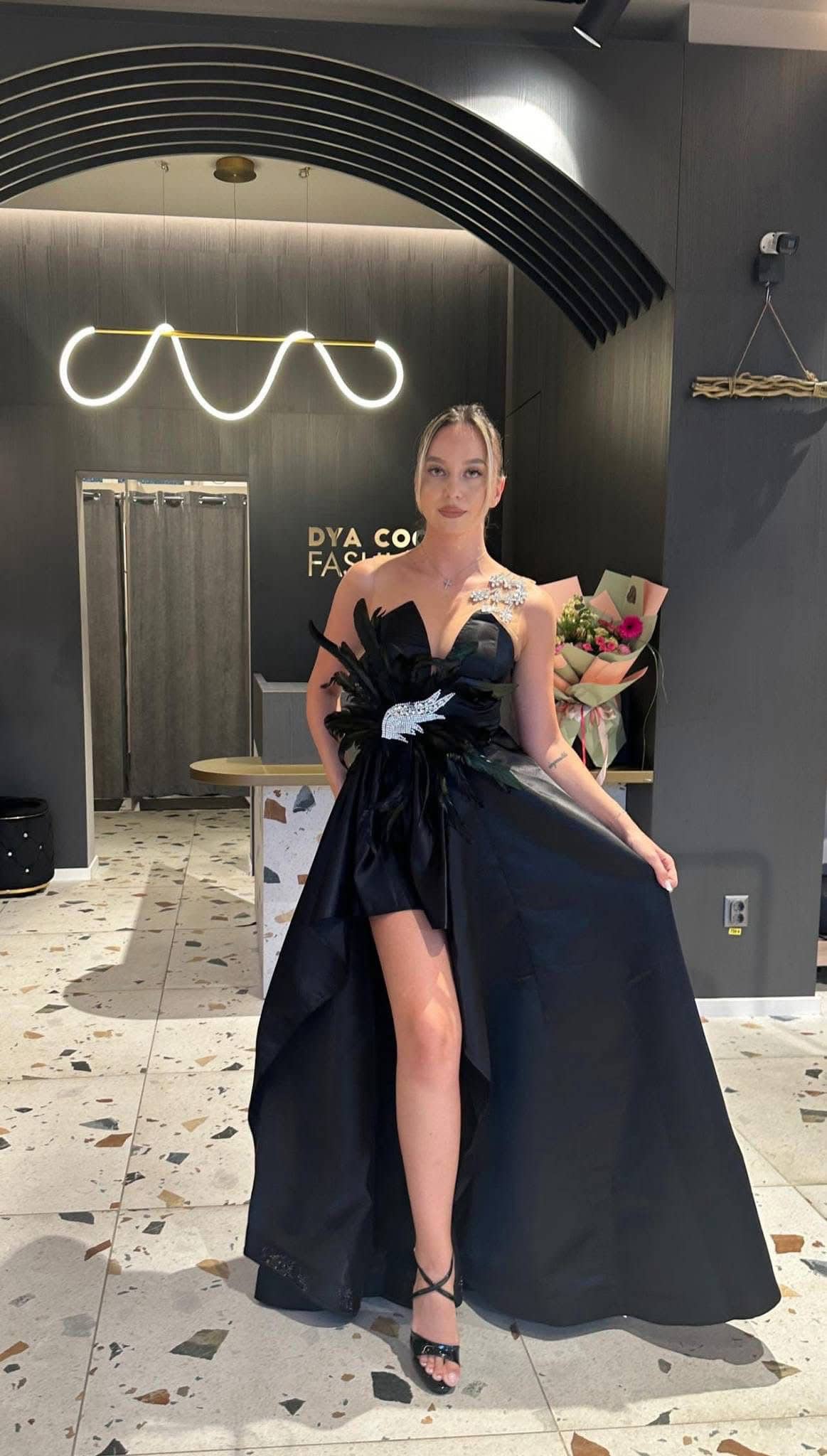 Rochie Lungă Negru Pene și Cristale DYA797
