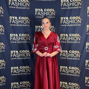 Rochie Midi Visiniu cu Cristale DYA980