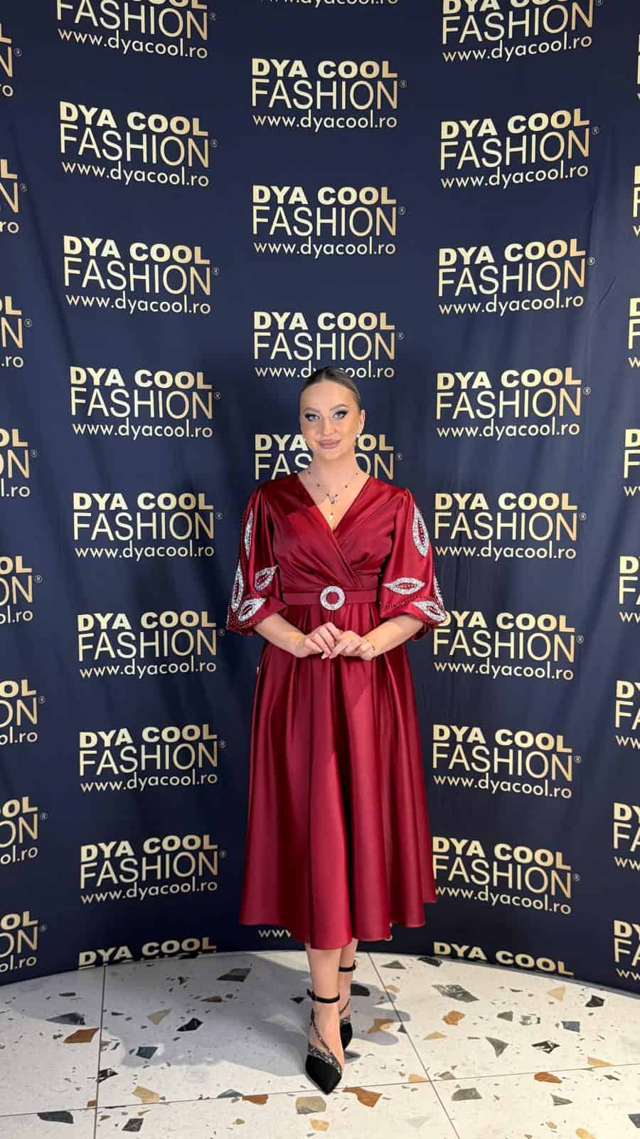 Rochie Midi Visiniu cu Cristale DYA980