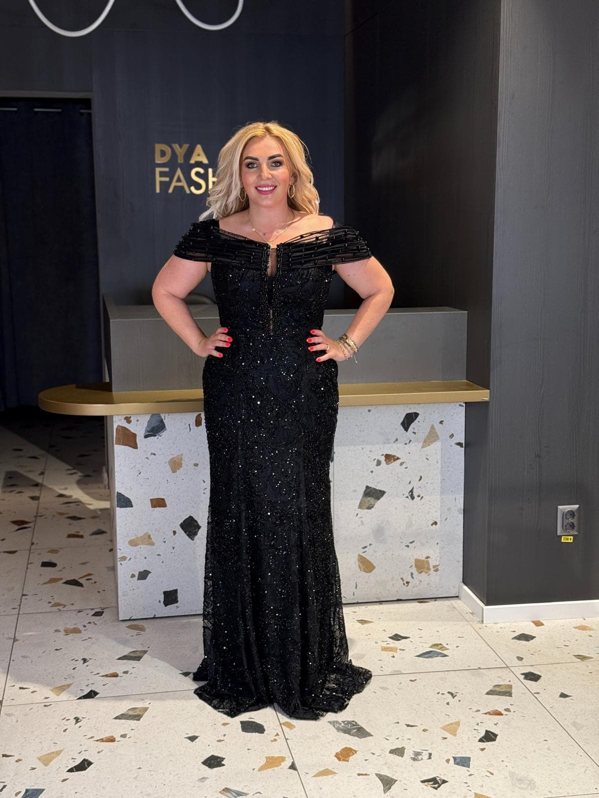 Rochie Lunga Lux Negru cu Perle Negre DYA1005
