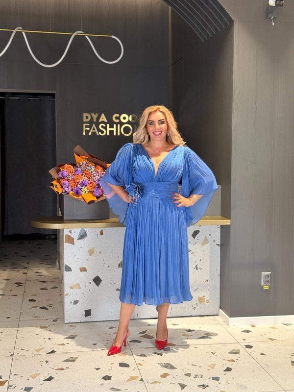 Rochie Midi Albastră cu Pliuri și Mâneci Ample DYA1165
