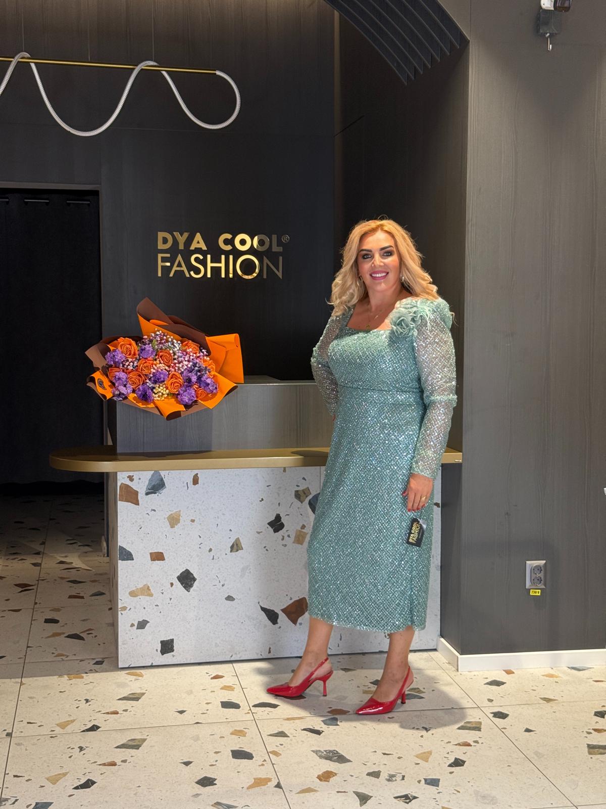 Rochie Midi Verde Mentă cu Paiete și Detaliu Floral 3D DYA1167 - imagine 2