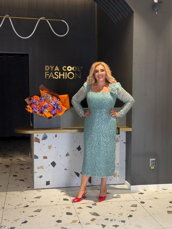 Rochie Midi Verde Mentă cu Paiete și Detaliu Floral 3D DYA1167