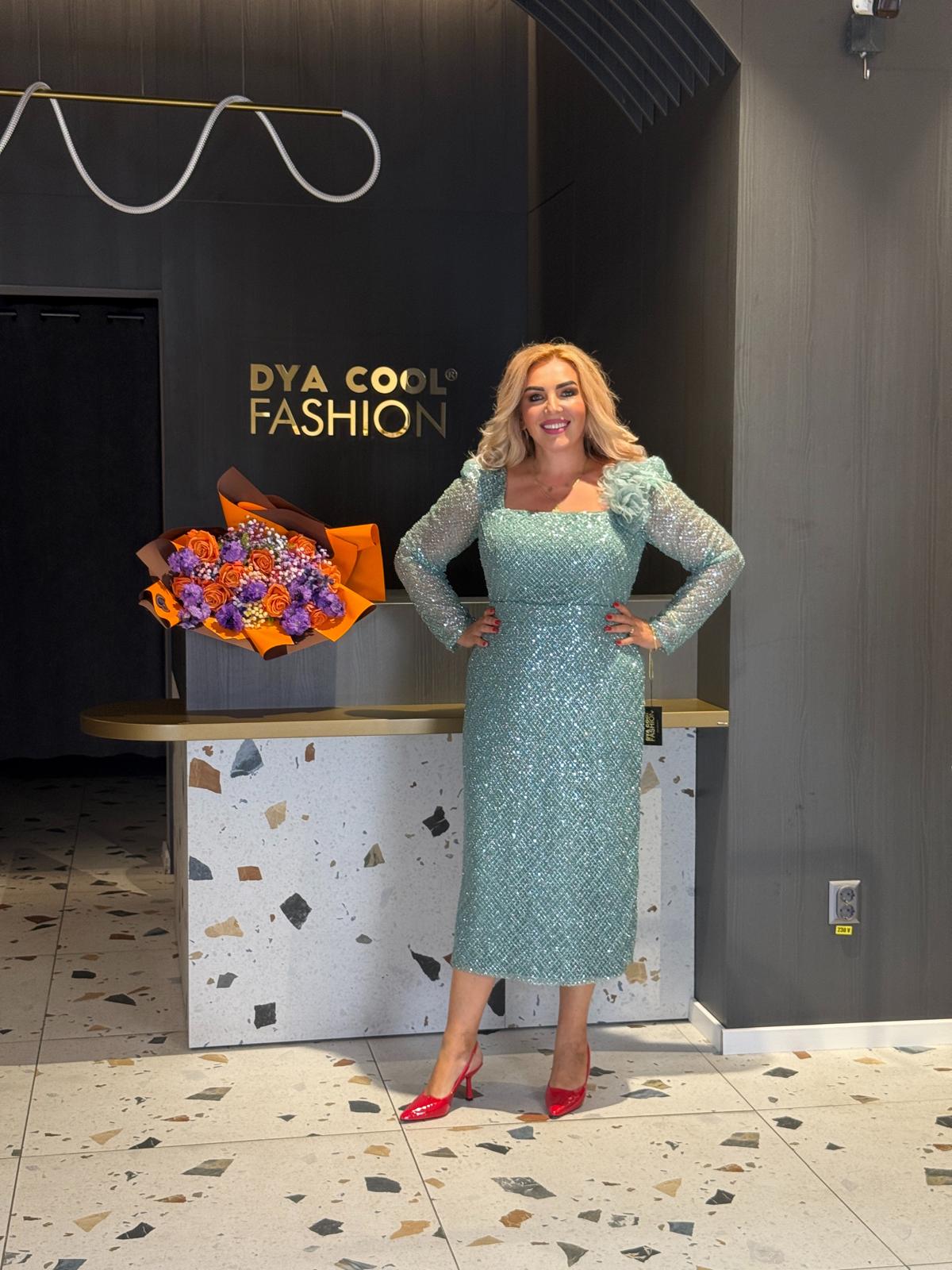 Rochie Midi Verde Mentă cu Paiete și Detaliu Floral 3D DYA1167