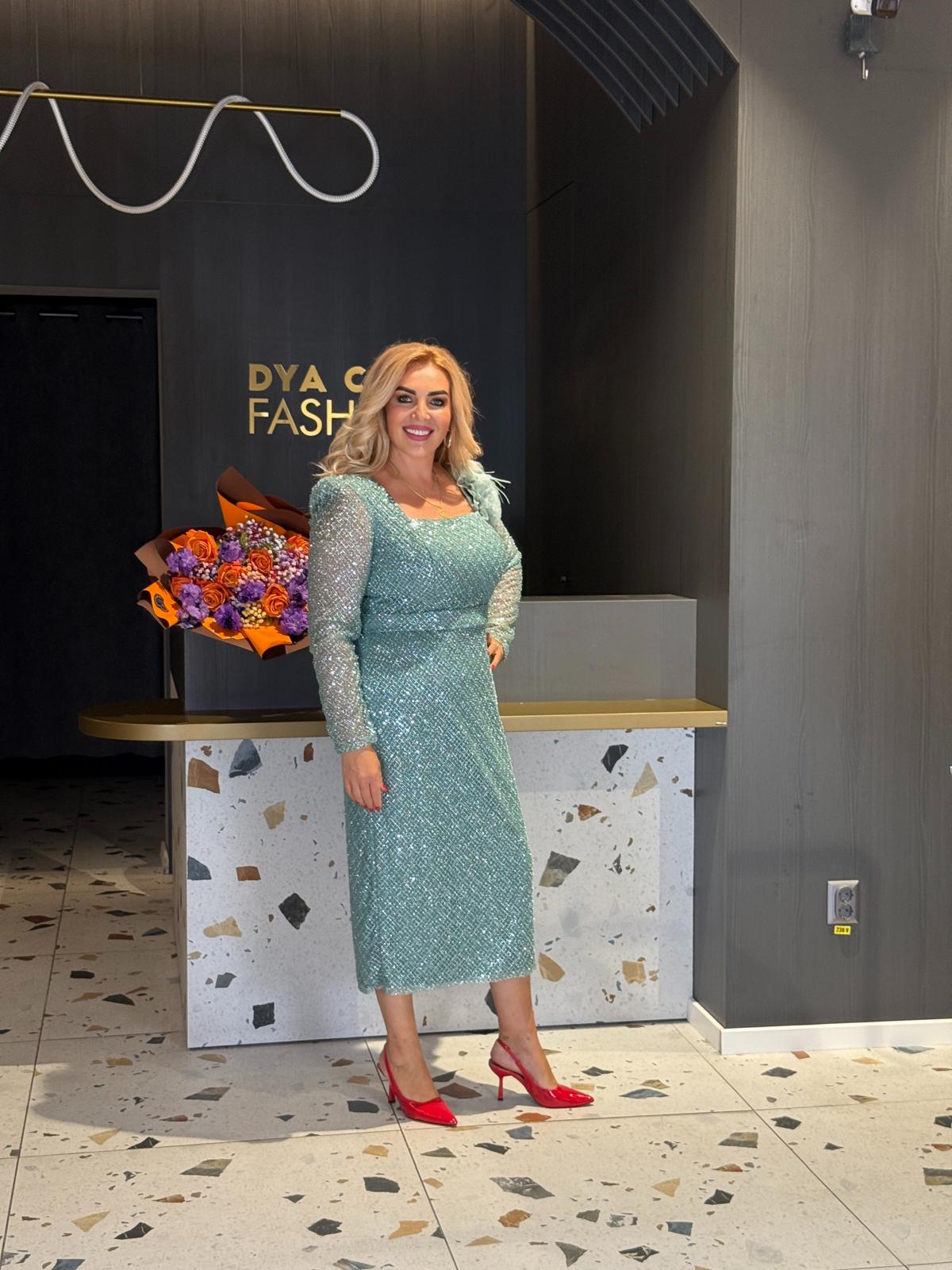 Rochie Midi Verde Mentă cu Paiete și Detaliu Floral 3D DYA1167 - imagine 3