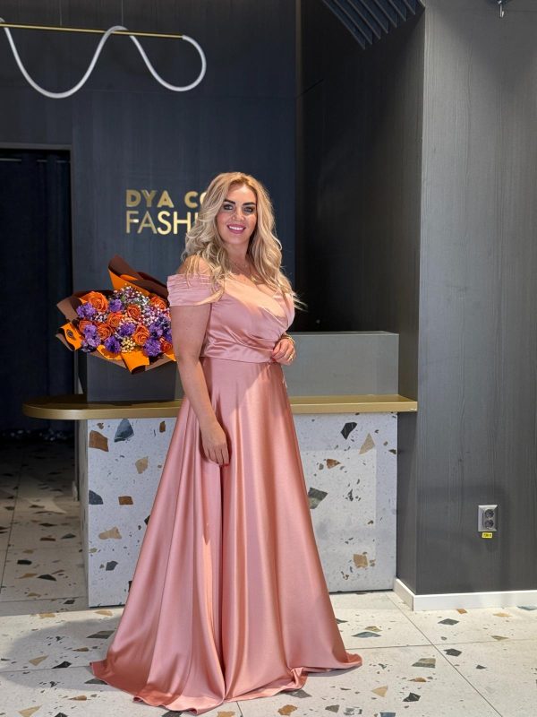 Rochie Lungă Roz Pudrat din Satin cu Mâneci Delicate DYA1168 - imagine 2