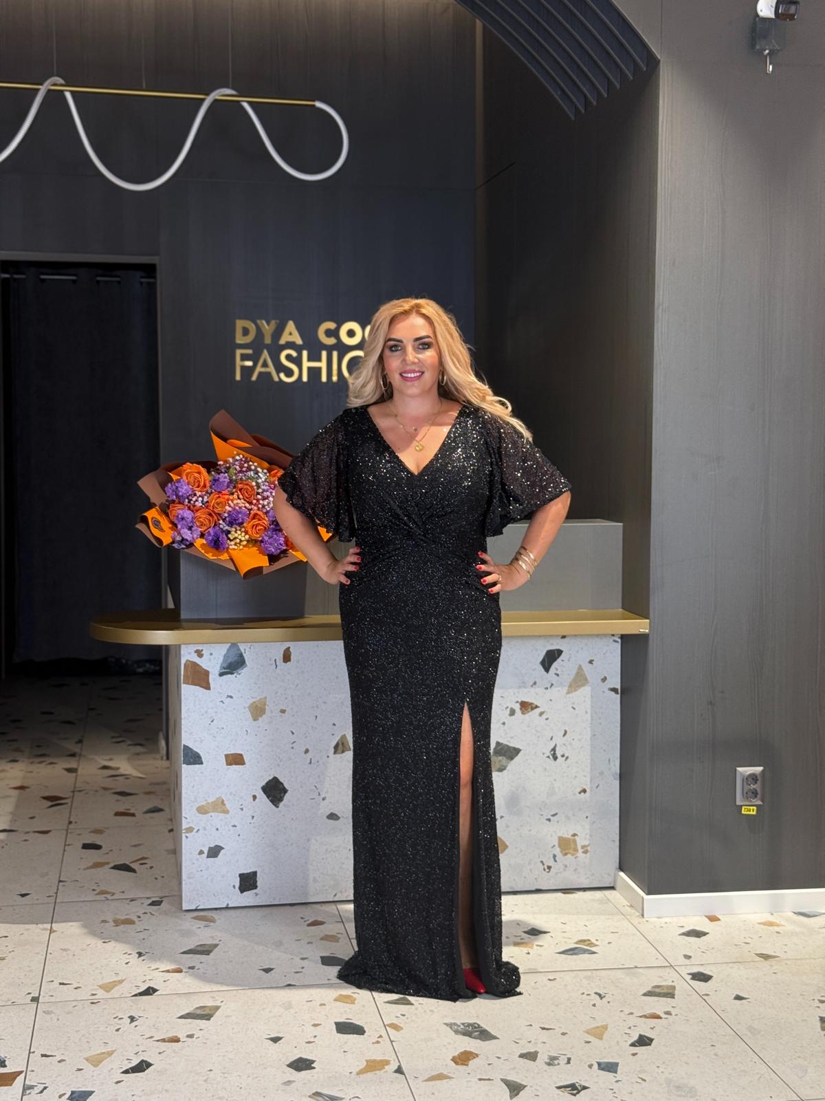 Rochie Lungă Neagră cu Paiete și Mâneci Fluture DYA1169