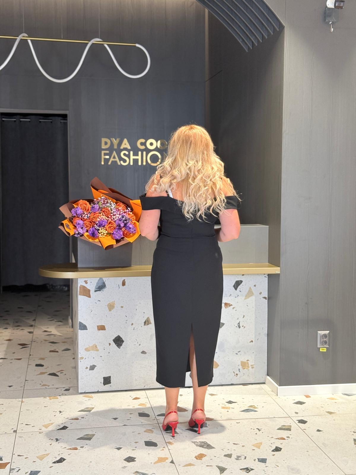 Rochie Midi Neagră Elegantă cu Detalii Florale 3D DYA1170 - imagine 4