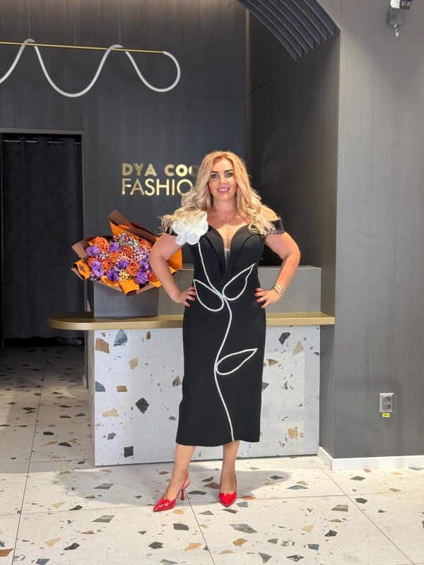 Rochie Midi Neagră Elegantă cu Detalii Florale 3D DYA1170
