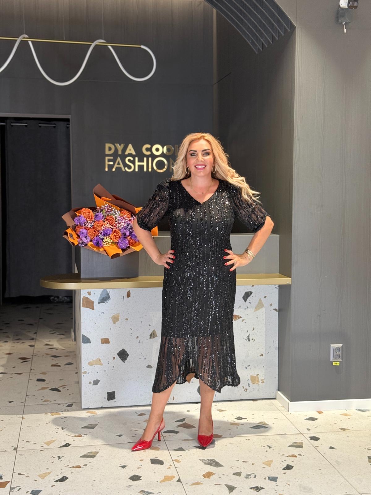 Rochie Midi Neagră Cu Paiete Și Mâneci Scurte DYA1184