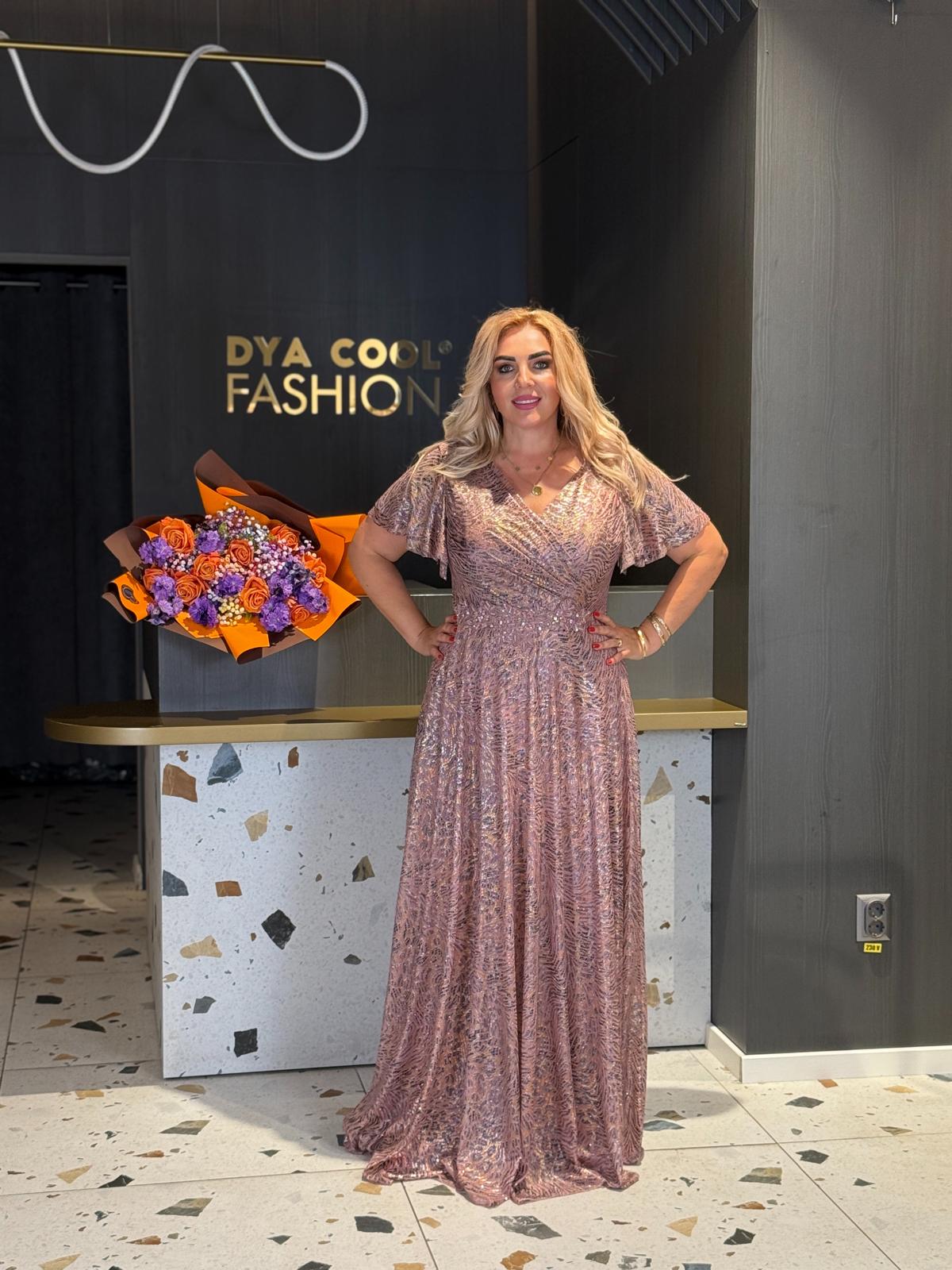 Rochie Lungă Roz Pudră Cu Efect Metalic DYA1185