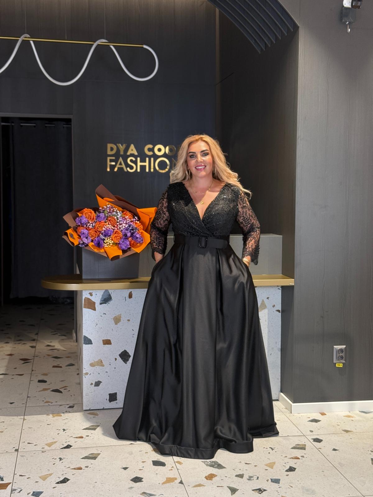 Rochie Lungă Neagră Din Satin Cu Bust Din Dantelă DYA1191