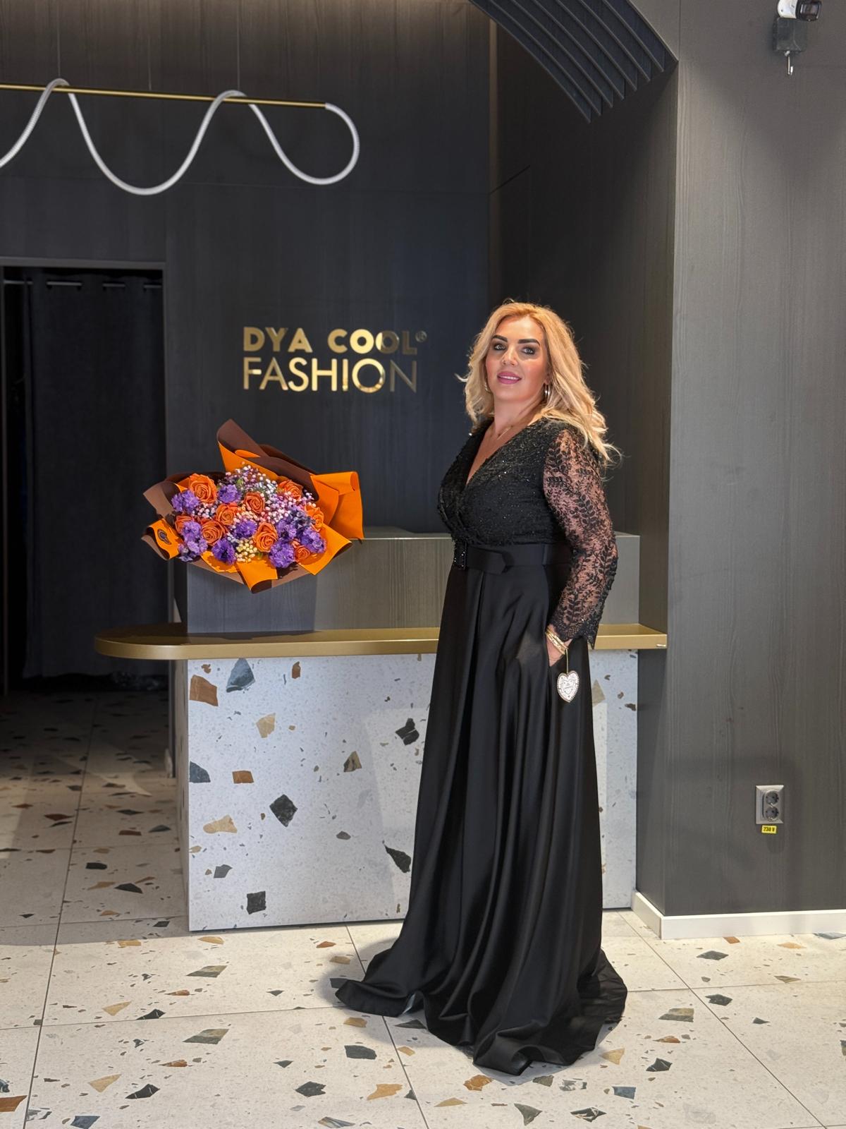 Rochie Lungă Neagră Din Satin Cu Bust Din Dantelă DYA1191 - imagine 2