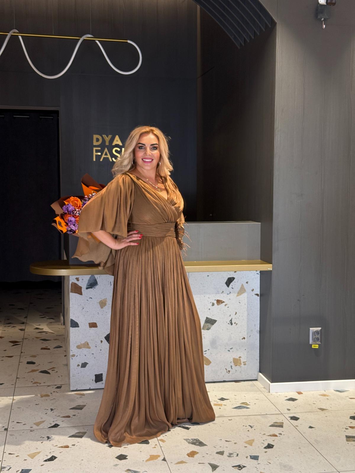Rochie Lunga Cappuccino Cu Maneci Bufante Si Accesoriu In Talie DYA1194 - imagine 2