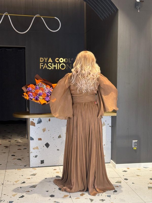 Rochie Lunga Cappuccino Cu Maneci Bufante Si Accesoriu In Talie DYA1194 - imagine 4