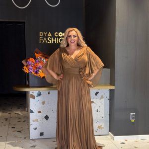 Rochie Lunga Cappuccino Cu Maneci Bufante Si Accesoriu In Talie DYA1194