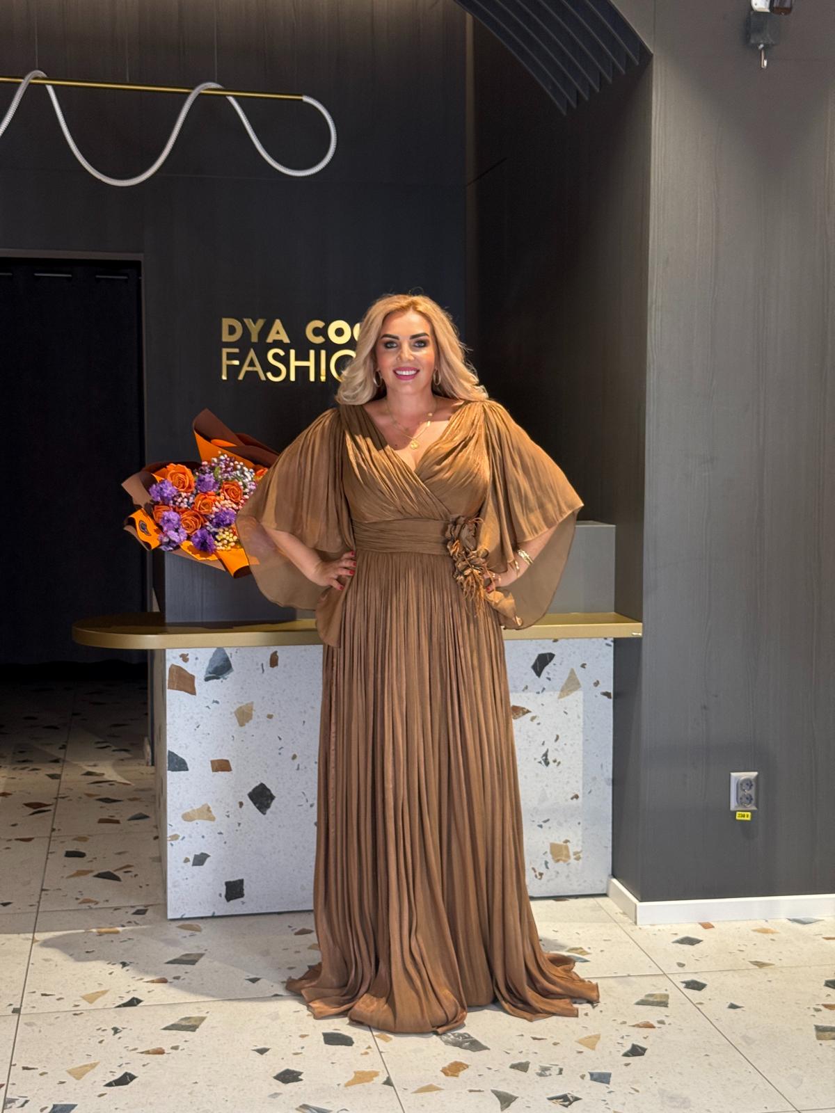 Rochie Lunga Cappuccino Cu Maneci Bufante Si Accesoriu In Talie DYA1194