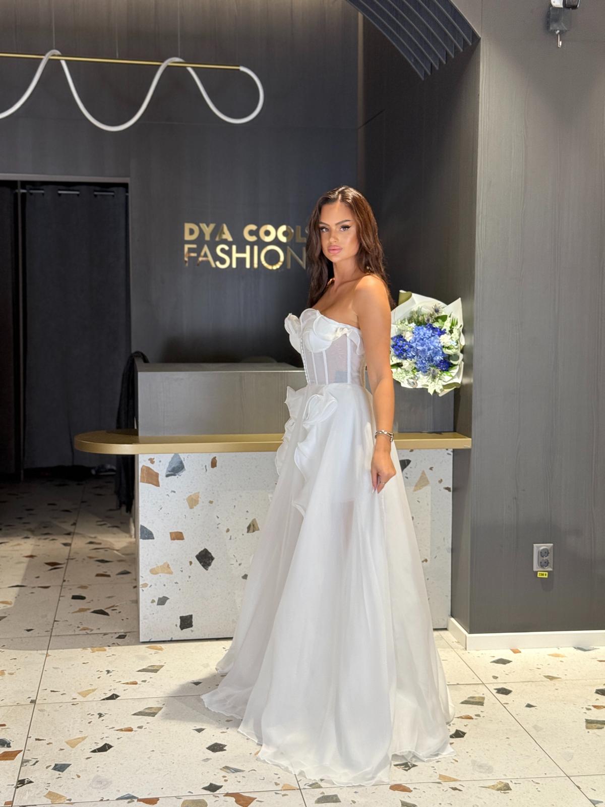 Rochie Lunga Alba Cu Corset Si Detalii Volanate DYA1202 - imagine 2