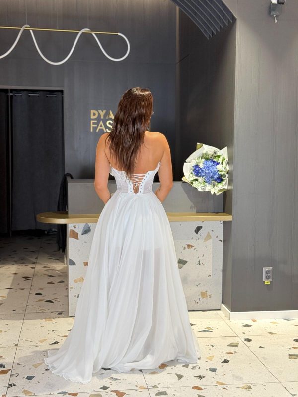Rochie Lunga Alba Cu Corset Si Detalii Volanate DYA1202 - imagine 4