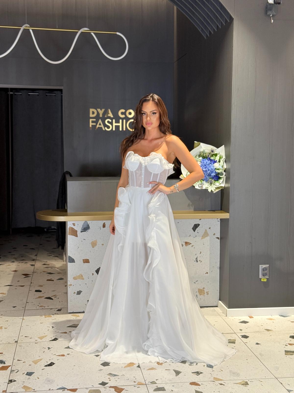 Rochie Lunga Alba Cu Corset Si Detalii Volanate DYA1202