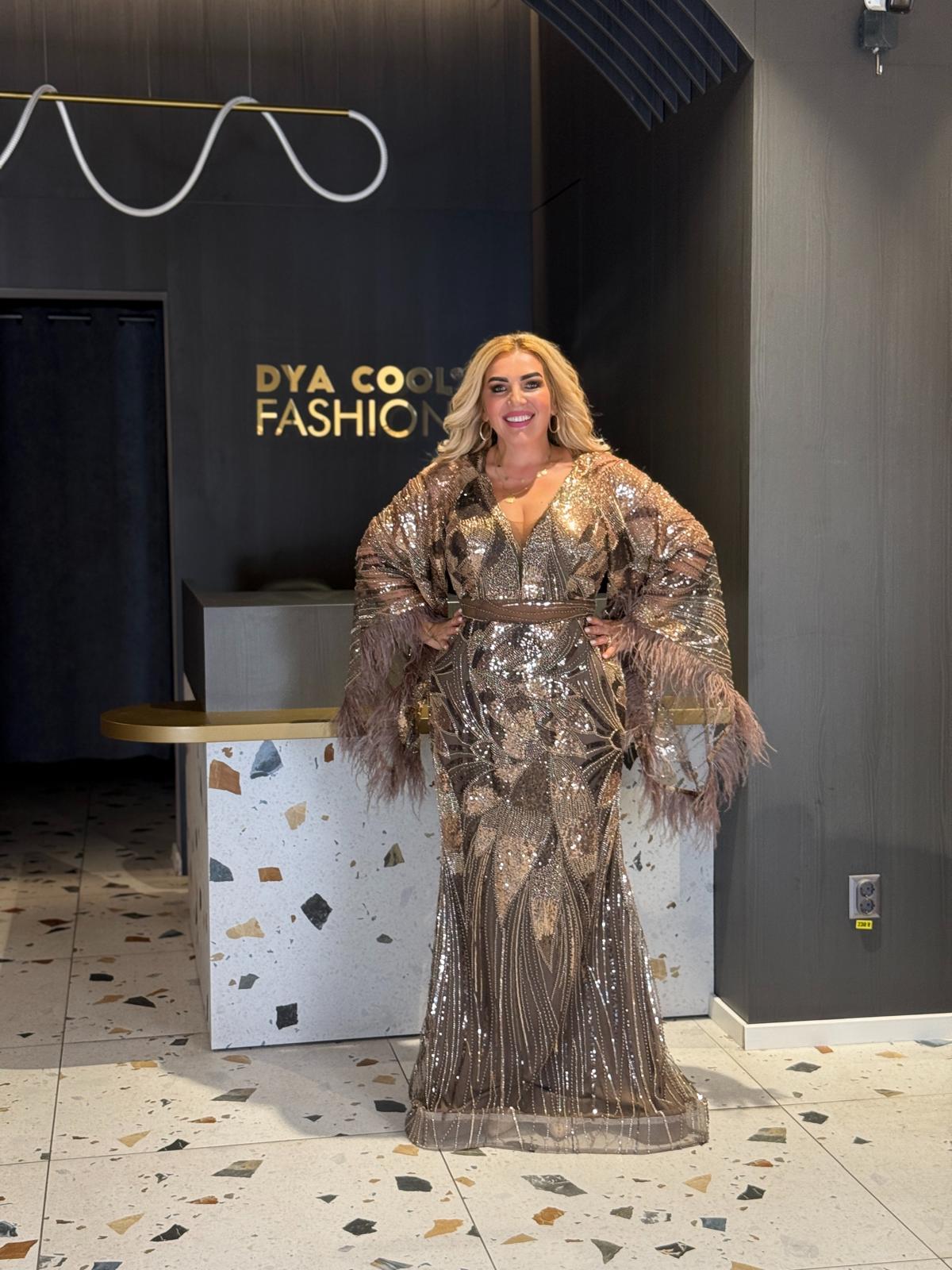 Rochie Lungă Auriu-Maro Din Paiete Cu Pene DYA1236