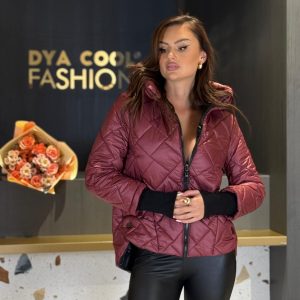 Geacă Matlasată Vișinie Cu Glugă DYA1247