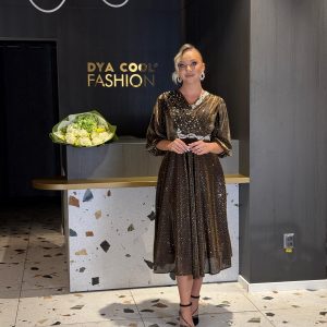 Rochie Midi Maro Cu Paiete Și Mâneci Bufante DYA1261