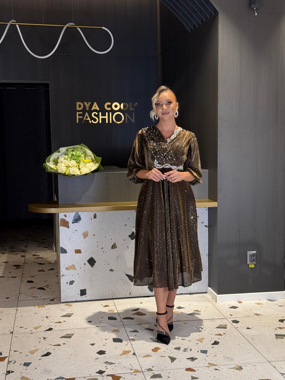 Rochie Midi Maro Cu Paiete Și Mâneci Bufante DYA1261