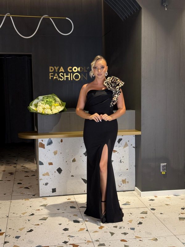 Rochie Lungă Neagră Cu Volan Animal Print DYA1259