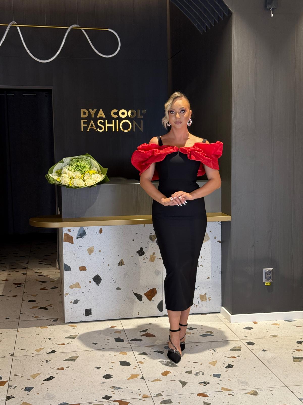Rochie Midi Neagră Cu Volane Roșii DYA1267
