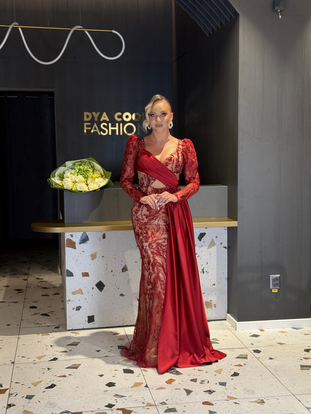 Rochie Lungă Roșie din Dantelă și Satin DYA1269