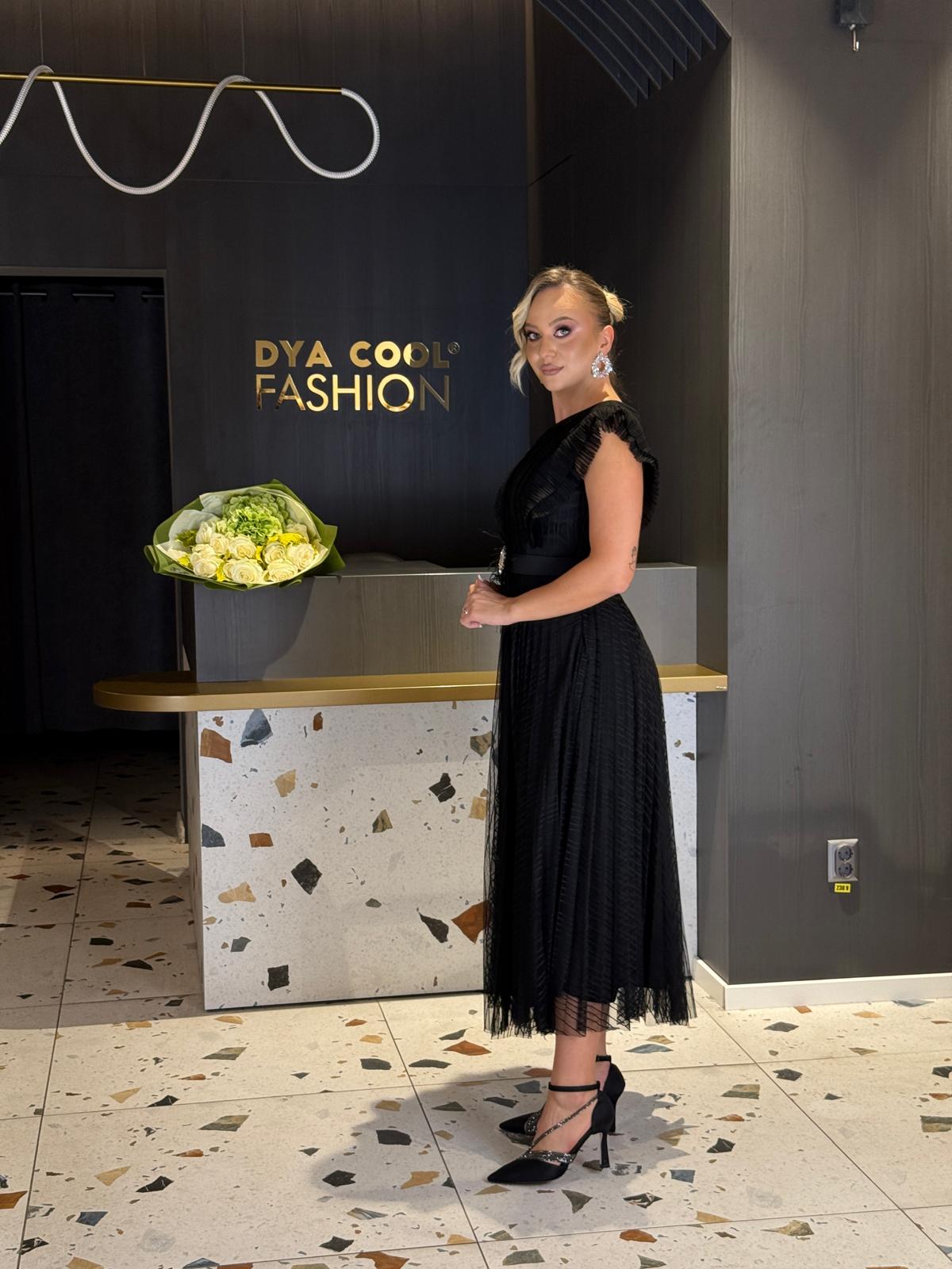 Rochie Neagră Plisată Midi cu Accesoriu DYA1283 - imagine 3