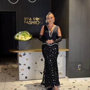 Rochie Lungă Neagră cu Aplicații Strălucitoare DYA1285