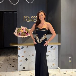 Rochie Lungă Neagră cu Detalii Aurii  DYA1305
