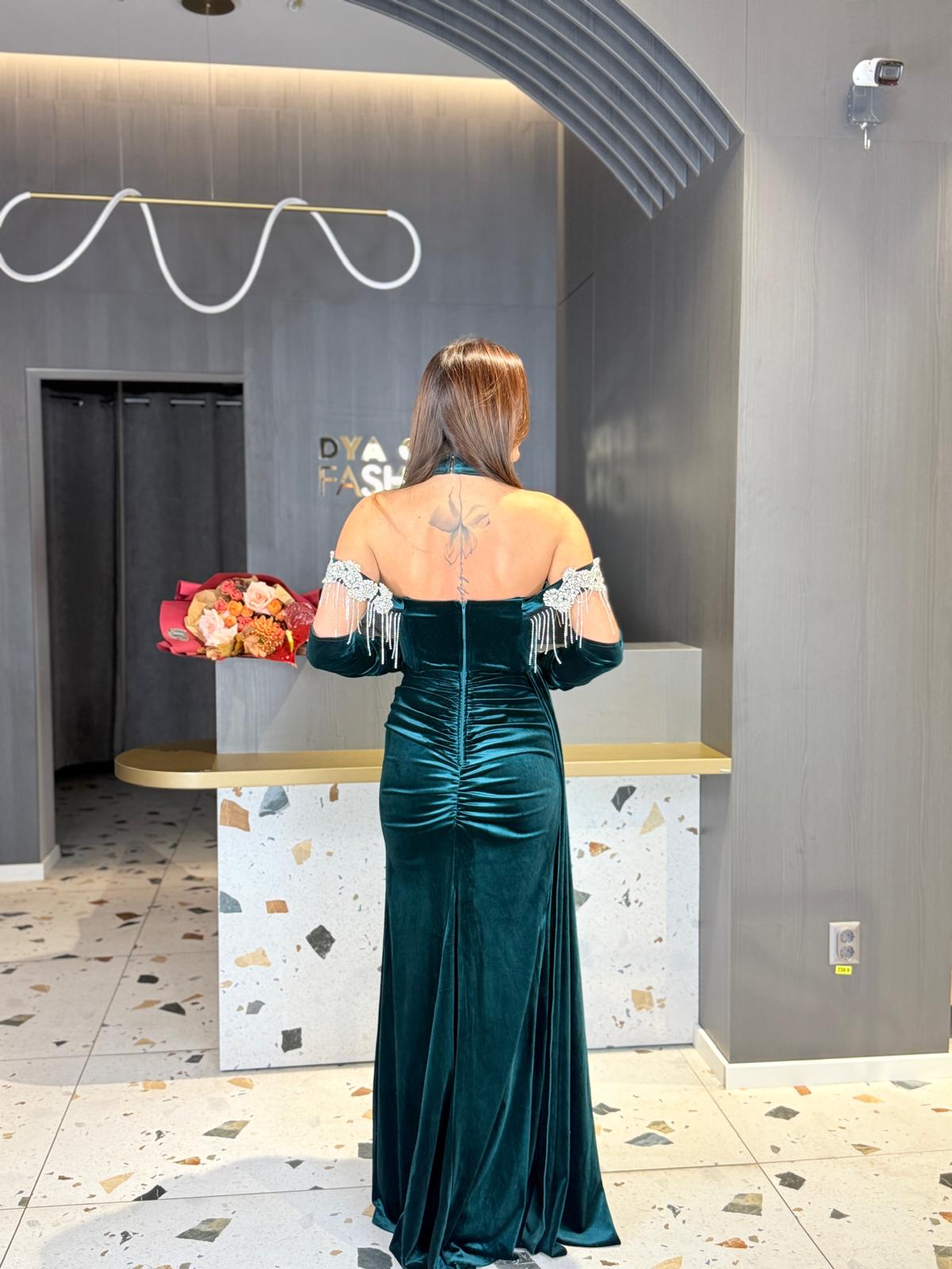 Rochie Catifea Verde Smarald Cu Aplicații Brodate DYA1344 - imagine 5