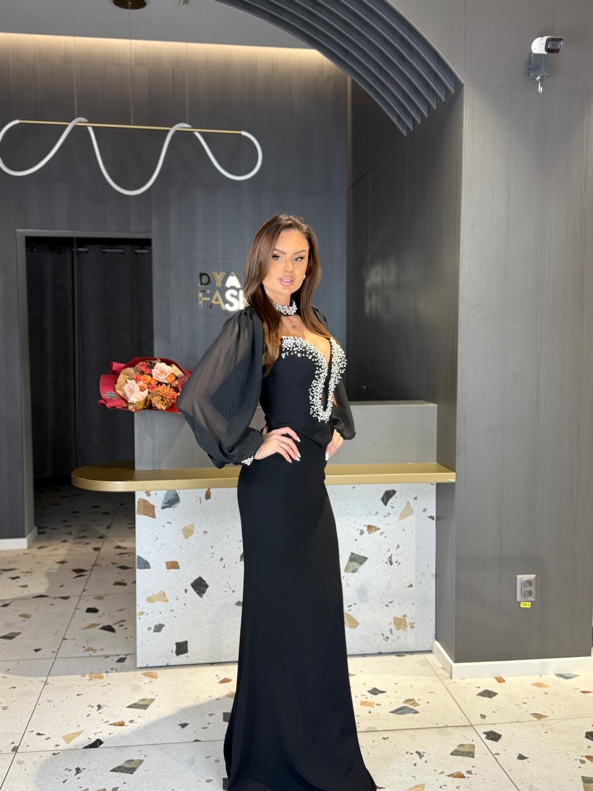 Rochie Lungă Neagră Cu Cristale Și Mâneci Cape DYA1350 - imagine 3