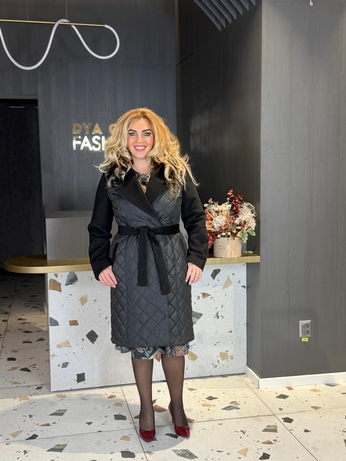 Palton Negru cu Secțiune Matlasată și Cordon DYA1372