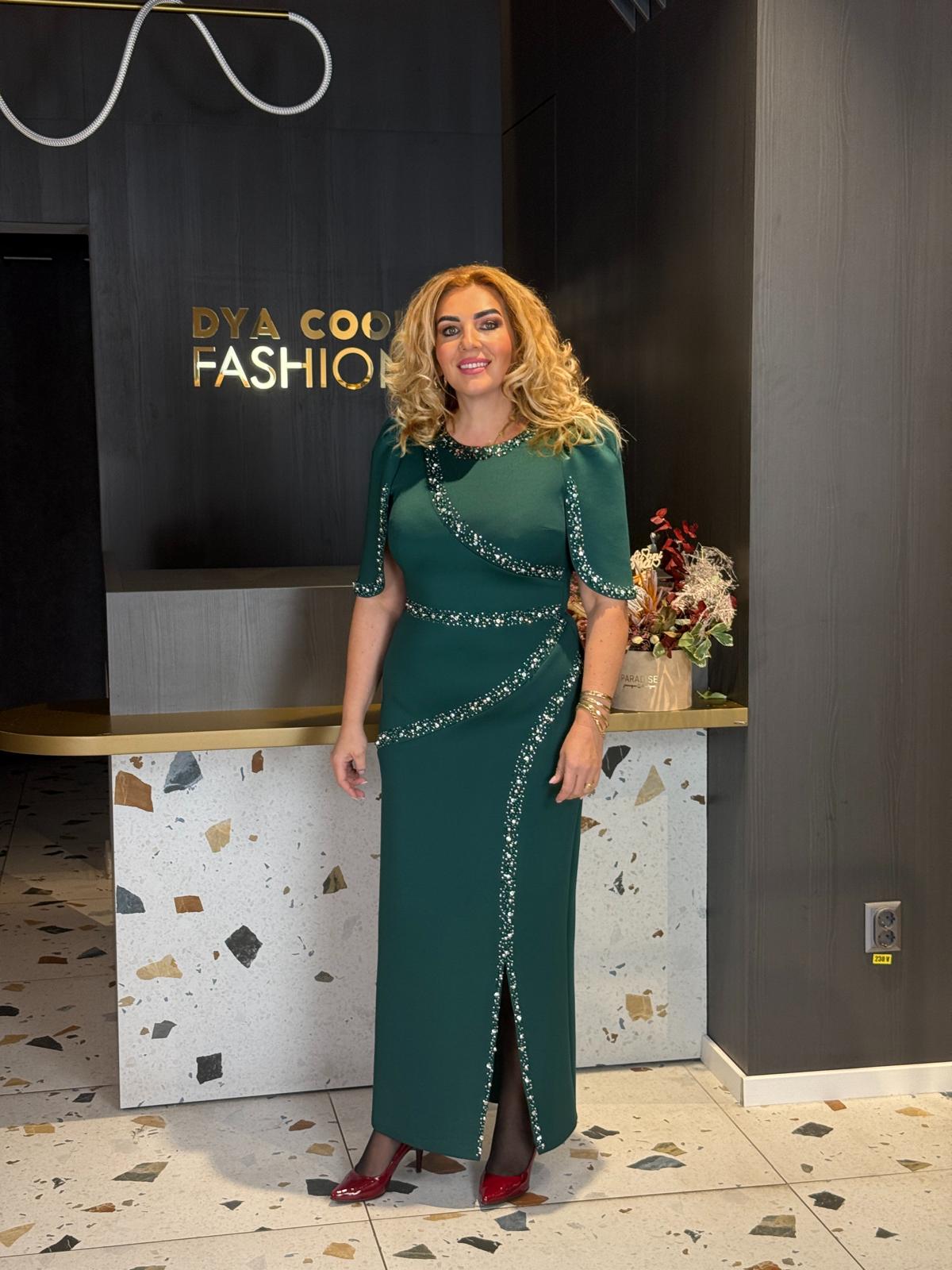 Rochie Lungă Verde Elegantă Cu Aplicații Strălucitoare DYA1368
