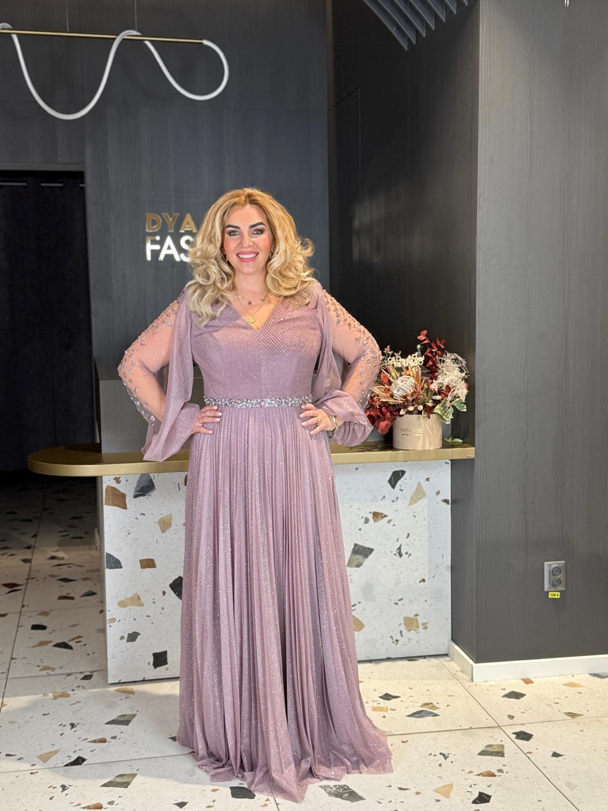 Rochie Lungă Lila Pudrat cu Mâneci din Tull și Curea Decorată DYA1381