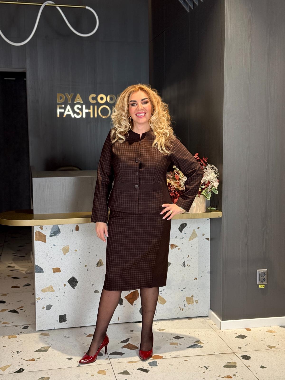 Costum Maro Ciocolatiu Cu Carouri Discrete DYA1385