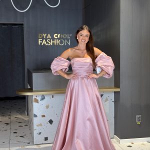 Rochie Lungă Roz Din Satin Cu Umeri Goi Și Mâneci Bufante Elegantă DYA1473