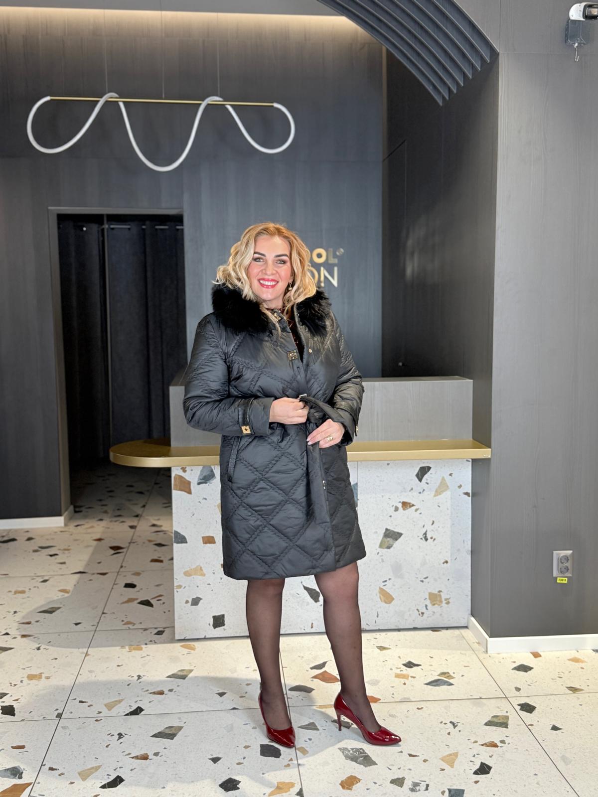 Geacă Lungă Neagră Cu Blană DYA1493