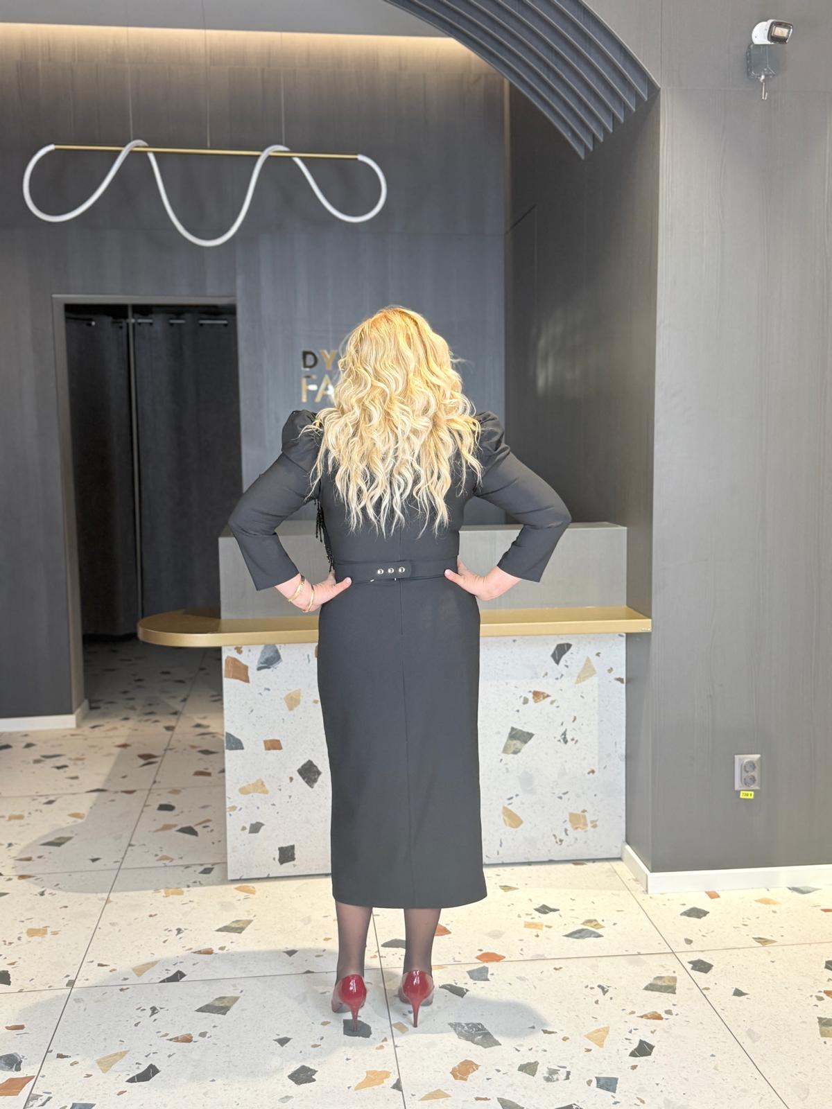 Rochie Midi Neagră Elegantă Cu Volane DYA1950 - imagine 4