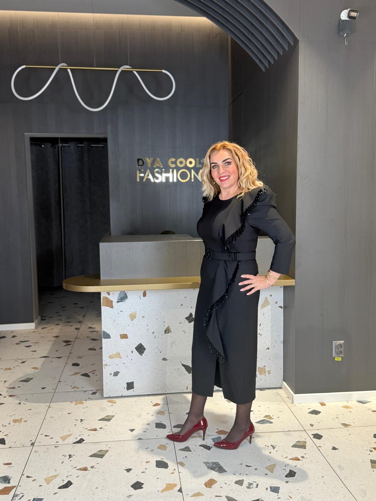 Rochie Midi Neagră Elegantă Cu Volane DYA1950 - imagine 3